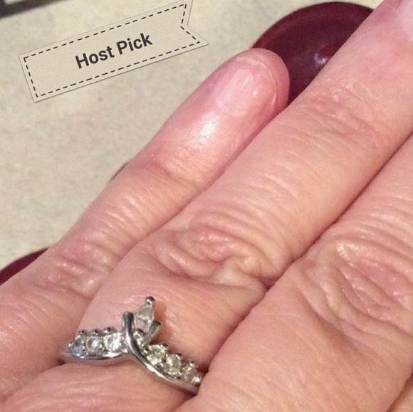 Jewelry - ✅ HP🎉Host Pick🎉 - silver tone ring